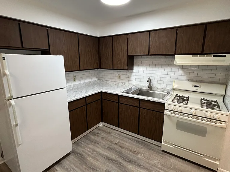 1002 Main St #1 — Photo 6