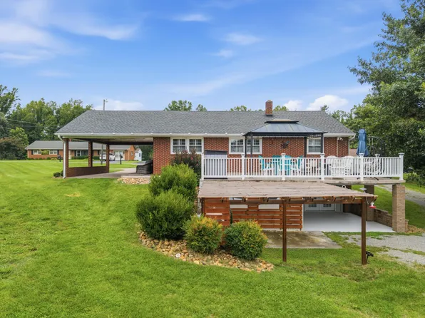 80 Mountain View Dr, Rocky Mount, VA 24151