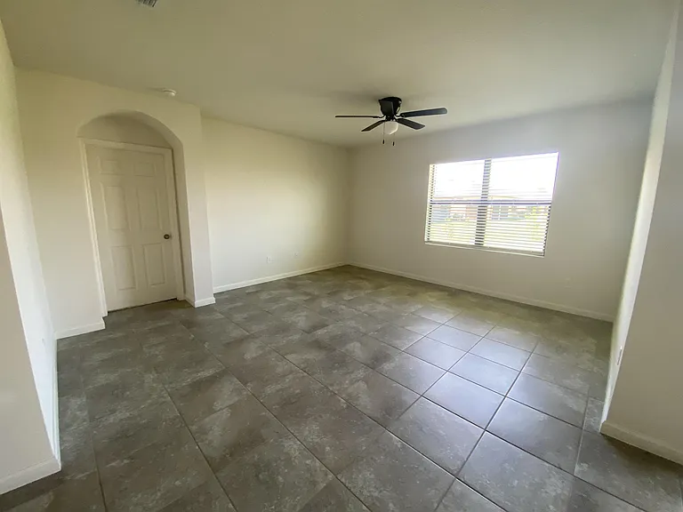 510 Old Country Rd S — Photo 5