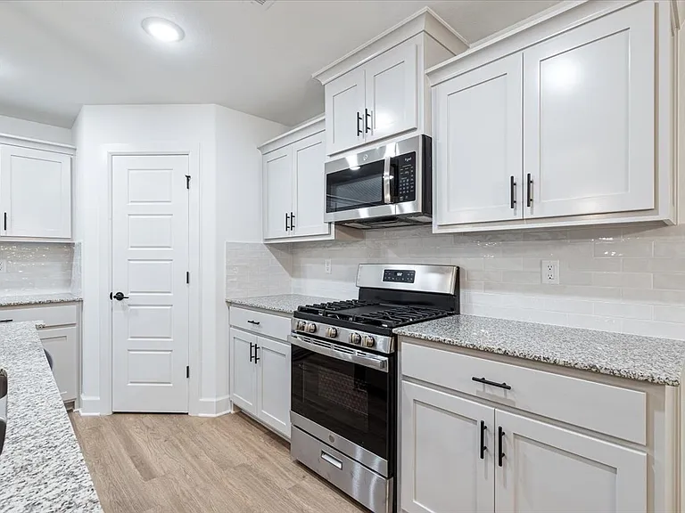 1040 Monarch Rd — Photo 19