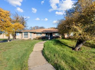 345 Somerset Cir, Bedford, TX 76022
