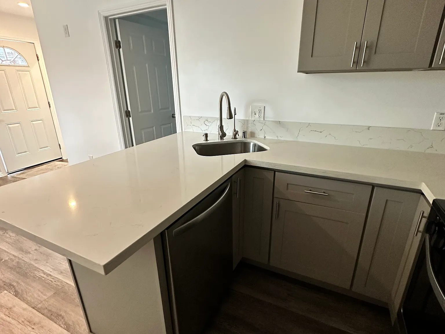1 bed, 409 sqft, $2,100 — Photo 3