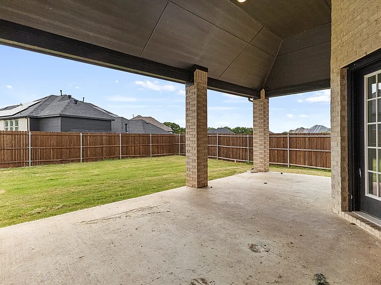 1600 Lake Grove Dr — Photo 16