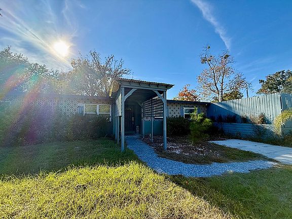 4th image of 6204 Commodore Dr