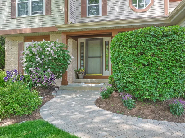 585 Meadowview Dr, Wauconda, IL 60084