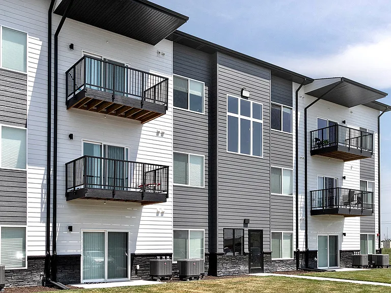 Cross Creek Apartments — Photo 42