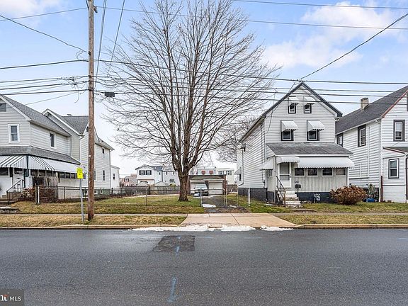 4th image of 231 Bartram Ave