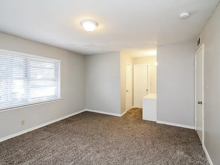 107 W Rio Grande St — Photo 7
