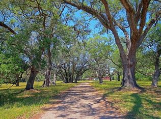 501 Brit Bailey Blvd, Angleton, TX 77515