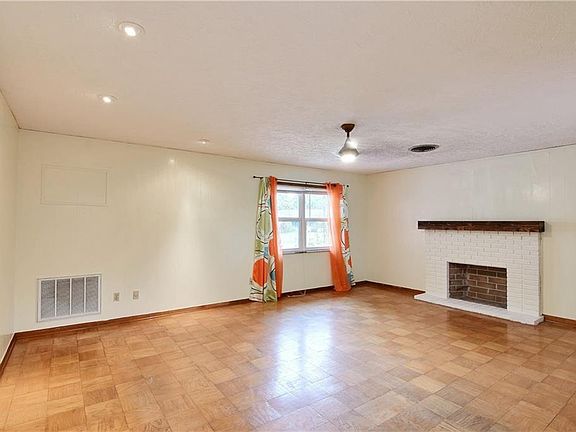 4th image of 1025 21st Ct