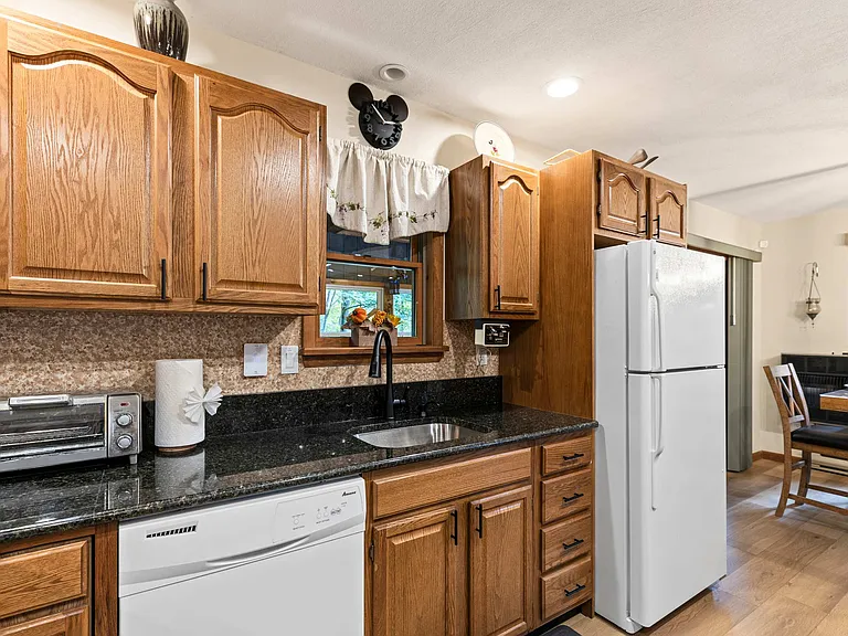 2174 Lakeview Dr E — Photo 11