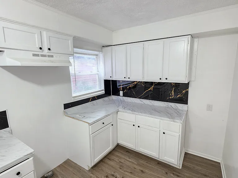 15763 Robson St — Photo 8