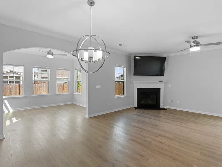 837 Peony Ln — Photo 10