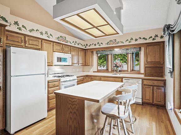 5th image of 12571 Eagle St NW