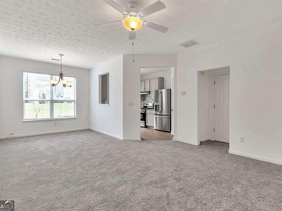 5th image of 6243 Shoreview Cir