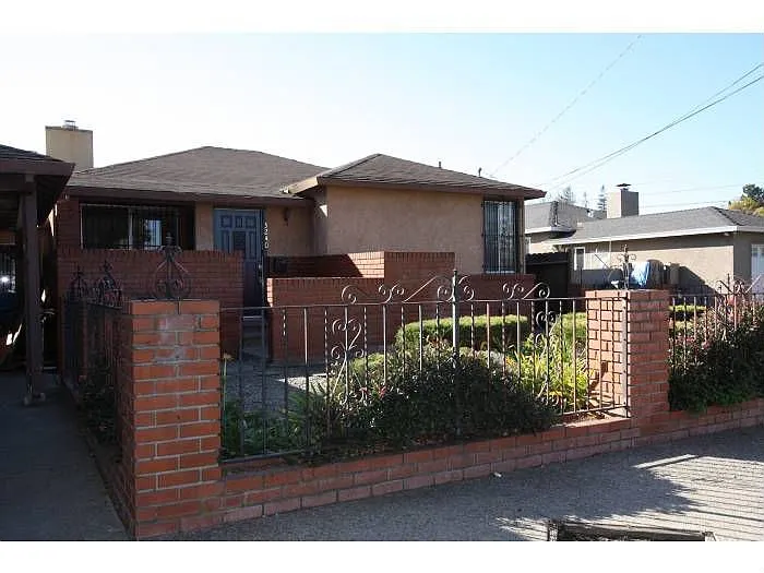 3240 Spring St photo 1