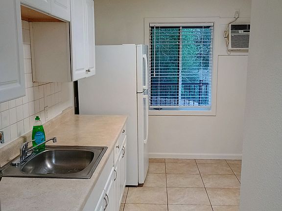 3rd image of 1455 Lochbrae Rd #8