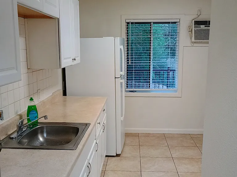 1455 Lochbrae Rd #8 — Photo 3