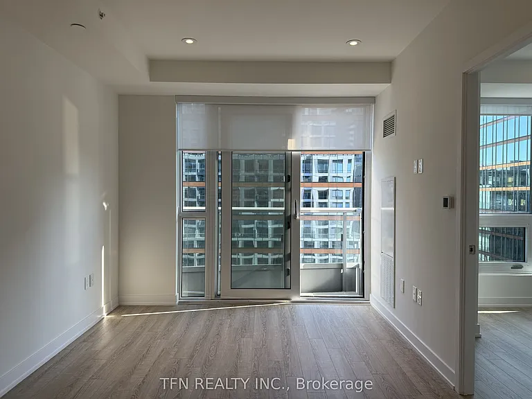 15 Richardson St #921 — Photo 3