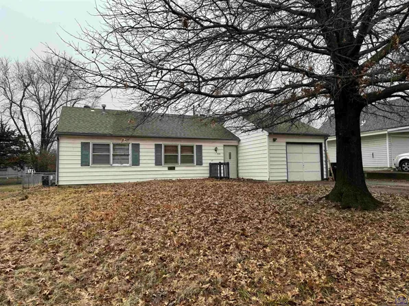 3636 SW 38th St, Topeka, KS 66610