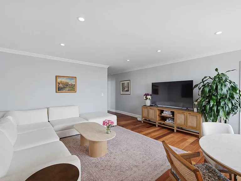 65 E India Row #39C — Photo 13