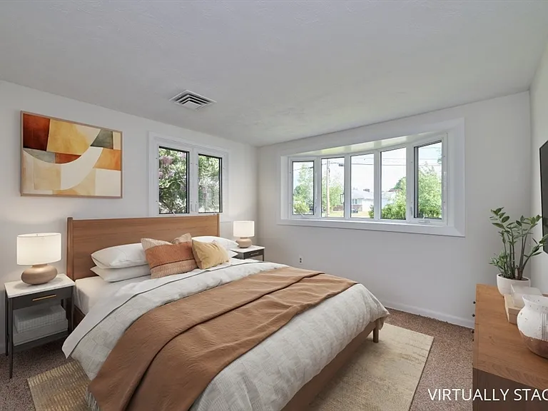 51 Pratt Dr — Photo 6
