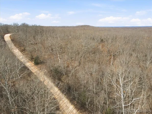 Warbonnet Rd, Roach, MO 65787