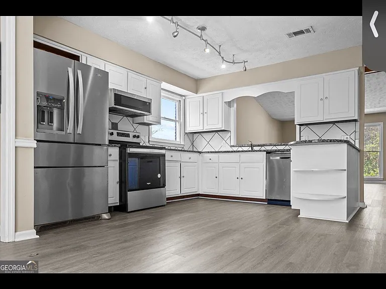 3219 University Ave #9 — Photo 11