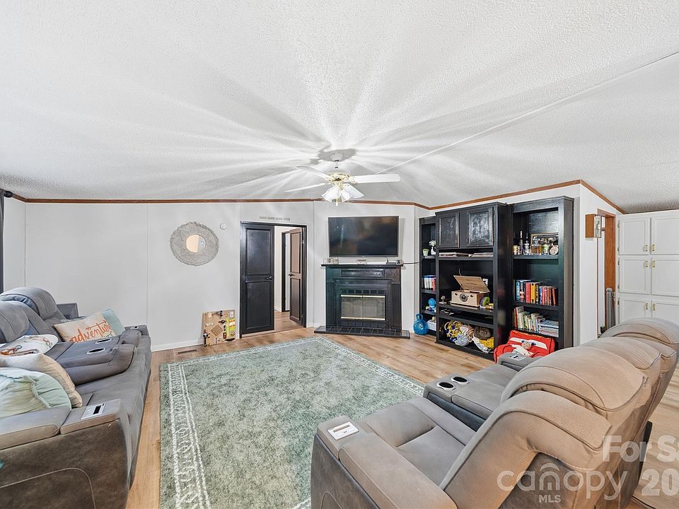 1st image of 102 Sycamore Dr