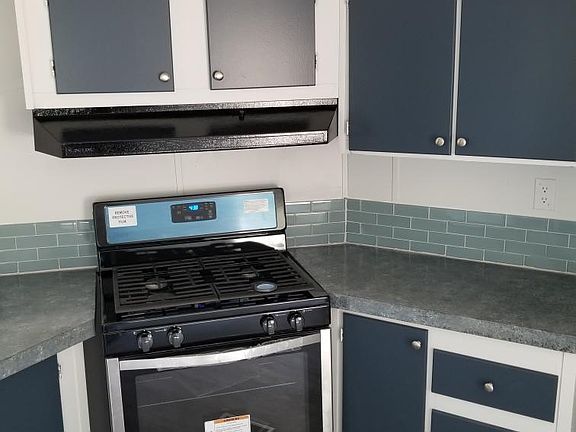 3rd image of 560 Mountain Dr