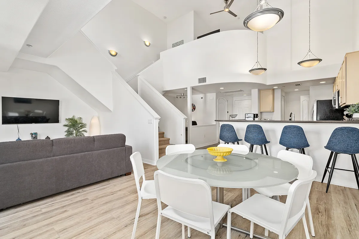 1 bed, 1000 sqft, $4,300 — Photo 1