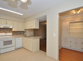 7460 N Port Washington Rd, Fox Pt, WI 53217