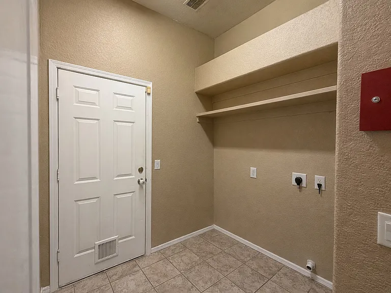 10745 E 38th Ln — Photo 10