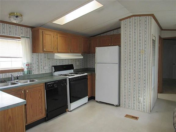 2nd image of 36 West Dr