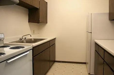 Creekside Apartments — Photo 7