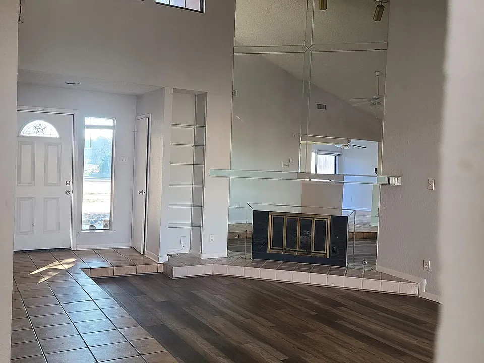305 Centennial Blvd