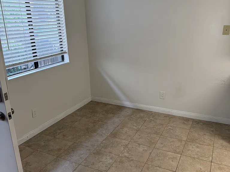 3520 1st Ave #6 — Photo 5