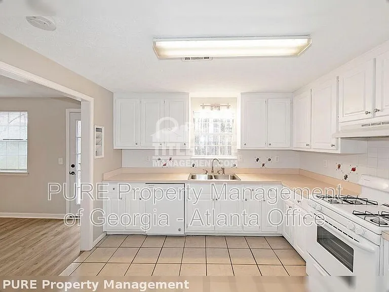 2394 Leeward Ct — Photo 9