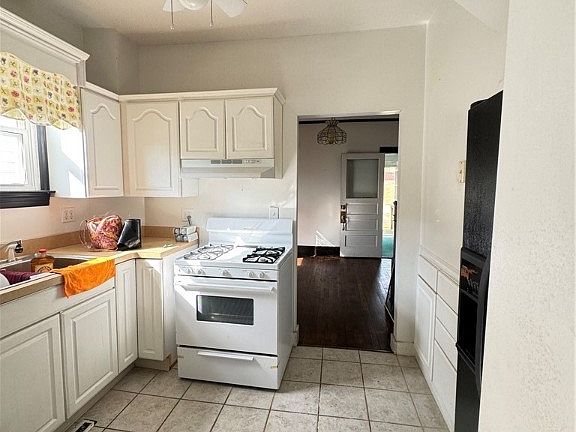 2nd image of 916 Michael Ave