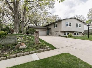 2131 Birchwood Dr NE, Cedar Rapids, IA 52402