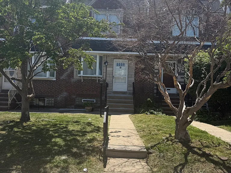 2922 Fanshawe St — Photo 1