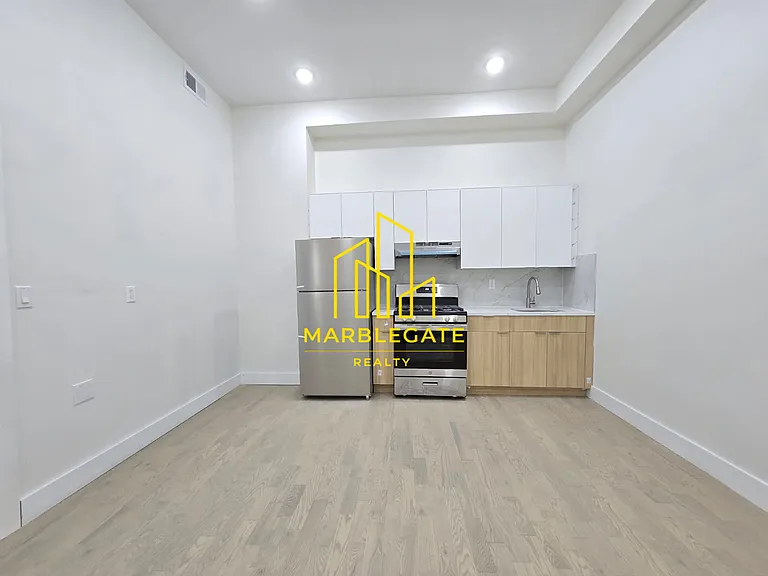 53 Lincoln Park #22B — Photo 1
