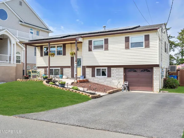 76 Bay Breeze Drive, Toms River, NJ 08753