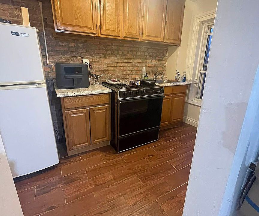 1st image of 393 Putman Ave #3