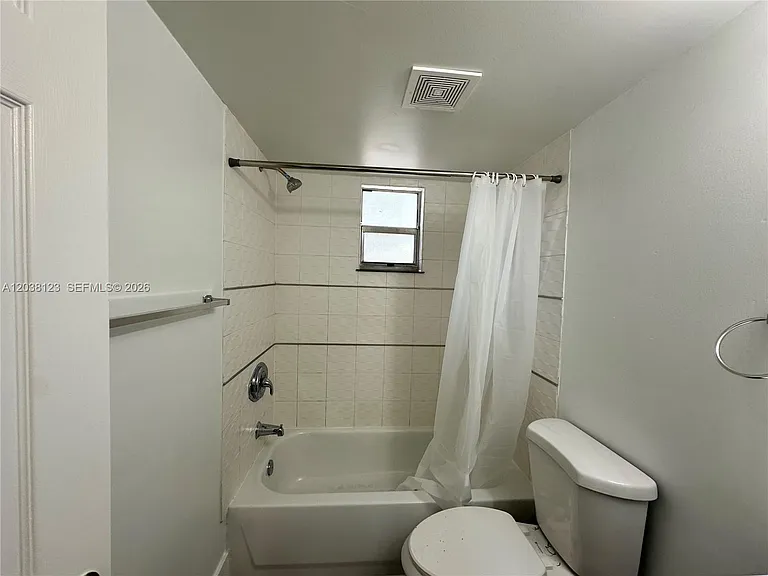 2325 Arthur St #6 — Photo 16