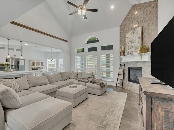 566 Long Meadow Dr, Haslet, TX 76052