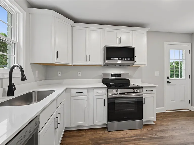 221 Clearview Dr — Photo 10