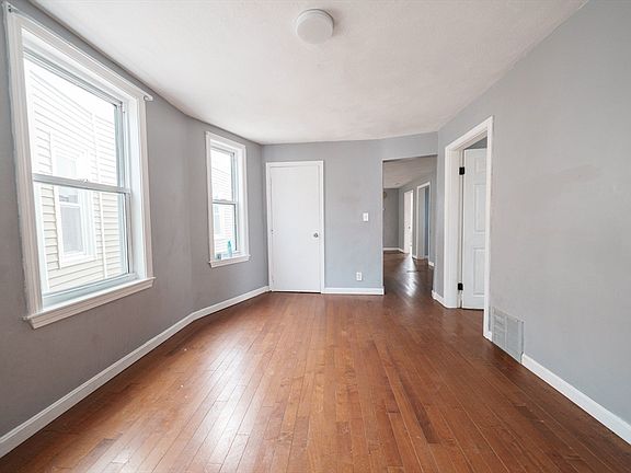 4th image of 37 Maverick St