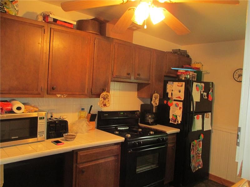 2nd image of 210 W Peach St