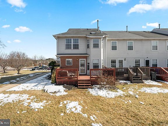 3rd image of 33 Red Tail Ct